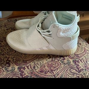 Light green adidas tubulars boys size 6 (women7.5)